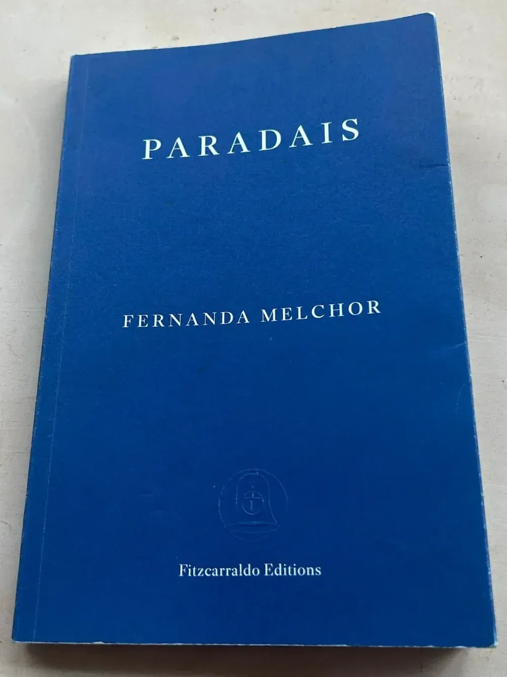 A blue book cover with the title PARADAIS and author FERNANDO MELCHOR in white text.